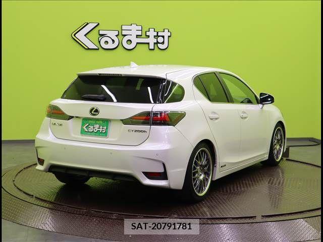 Lexus CT 2014-12 322671-1