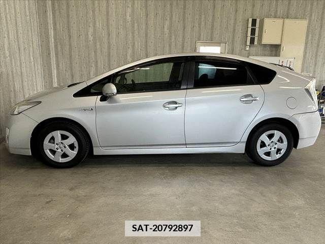 Toyota PRIUS 2011-08 366611-11