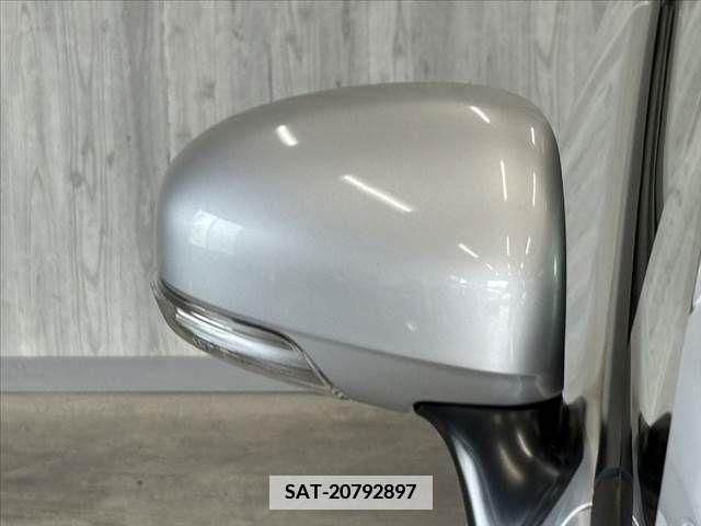 Toyota PRIUS 2011-08 366611-27