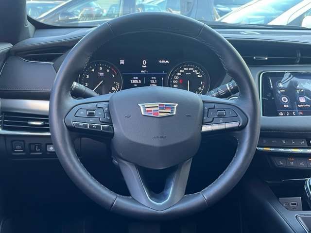 Cadillac XT4 2023-02 9834-11