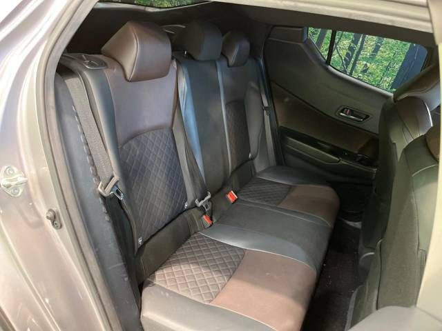 Toyota C-HR 2018-09 184195-10