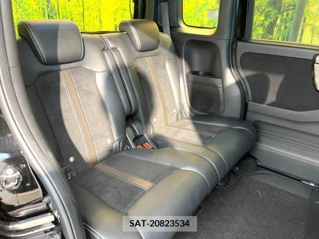 Honda N BOX CUSTOM 2018-04 338117-9