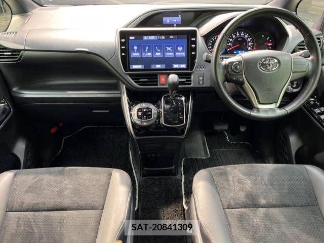 Toyota VOXY 2021-06 321684-1