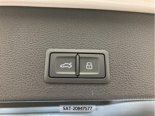 Audi Q2 2023-08 318014-15