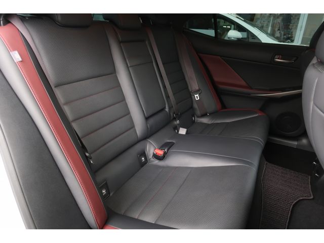 Lexus IS 2018-09 28628-22
