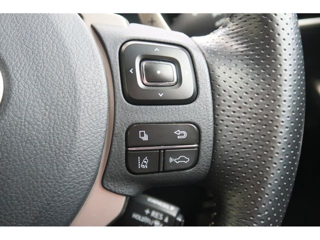 Lexus IS 2018-09 28628-13