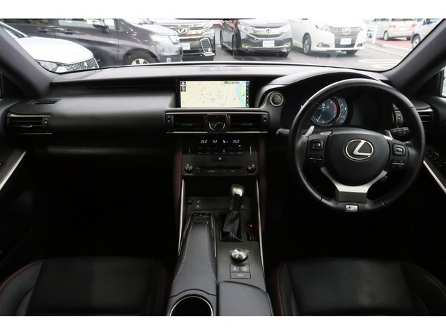 Lexus IS 2018-09 28628-5