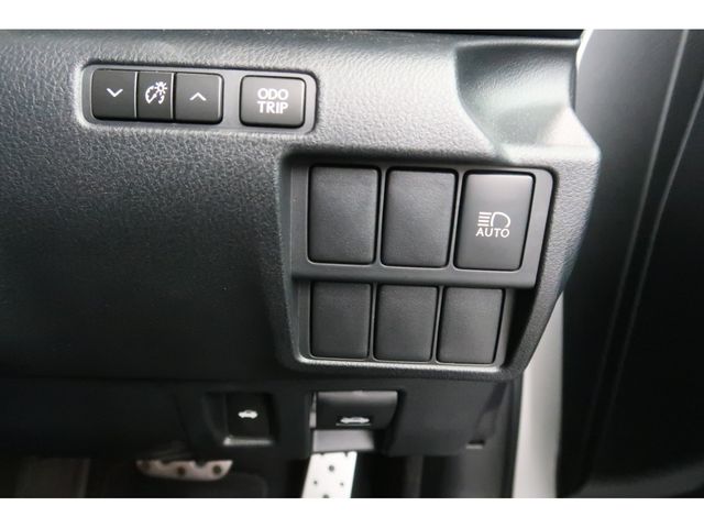 Lexus IS 2018-09 28628-17