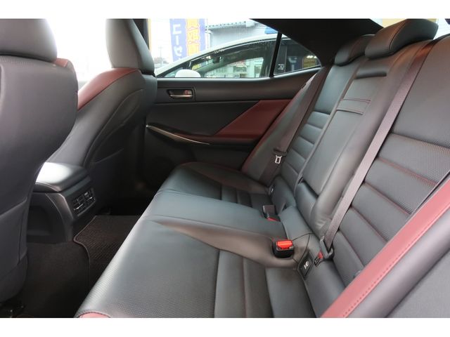 Lexus IS 2018-09 28628-23