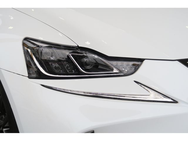 Lexus IS 2018-09 28628-24
