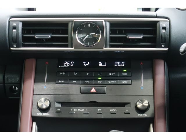 Lexus IS 2018-09 28628-9