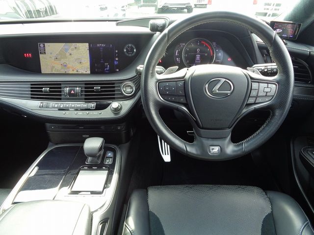 Lexus LS 2018-01 28975-1