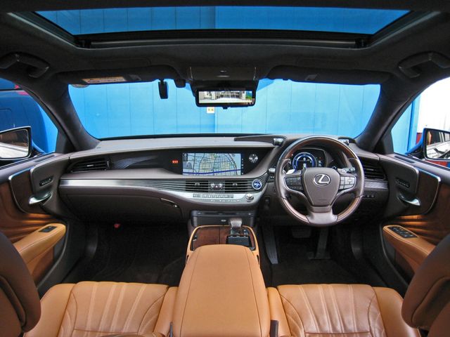 Lexus LS 2017-11 3708-7