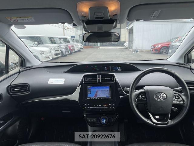 Toyota PRIUS 2019-06 329975-1