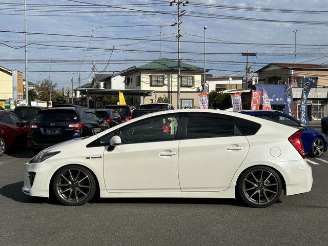 Toyota PRIUS 2014-01 195492-7