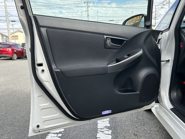Toyota PRIUS 2014-01 195492-26