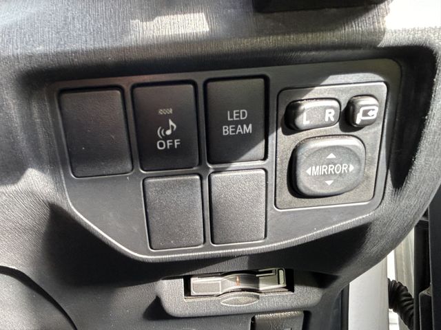 Toyota PRIUS 2014-01 195492-22