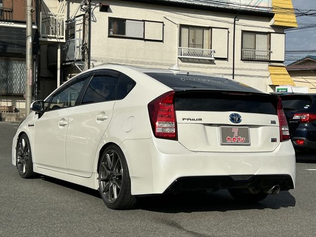 Toyota PRIUS 2014-01 195492-6