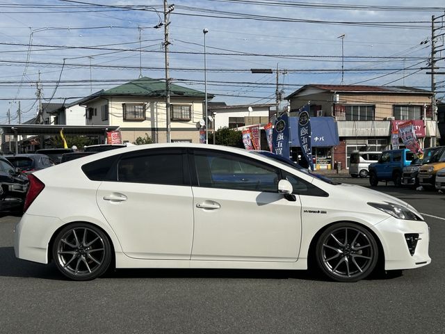 Toyota PRIUS 2014-01 195492-3