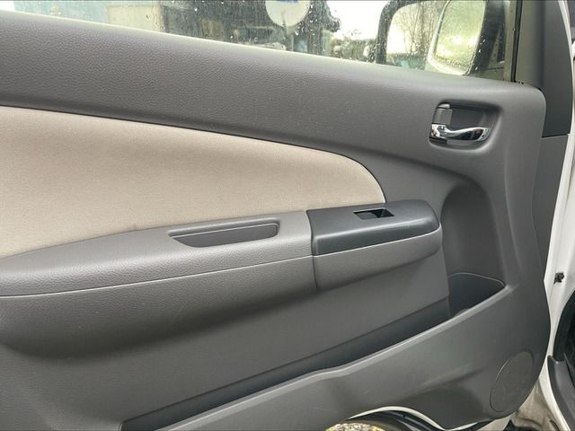 Nissan NV350 Caravan 2013-08 185971-19