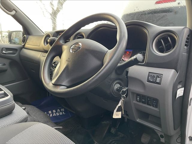 Nissan NV350 Caravan 2013-08 185971-5