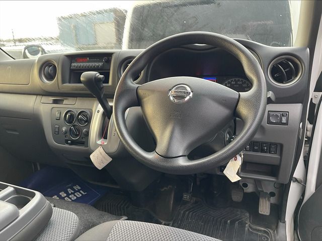 Nissan NV350 Caravan 2013-08 185971-16