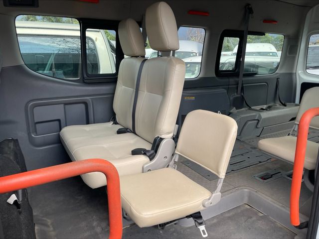 Nissan NV350 Caravan 2013-08 185971-8