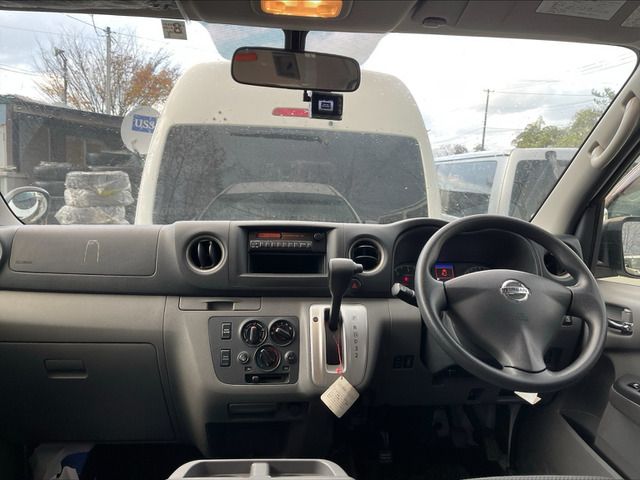 Nissan NV350 Caravan 2013-08 185971-7