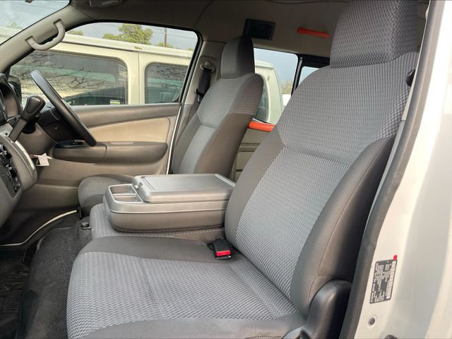Nissan NV350 Caravan 2013-08 185971-6