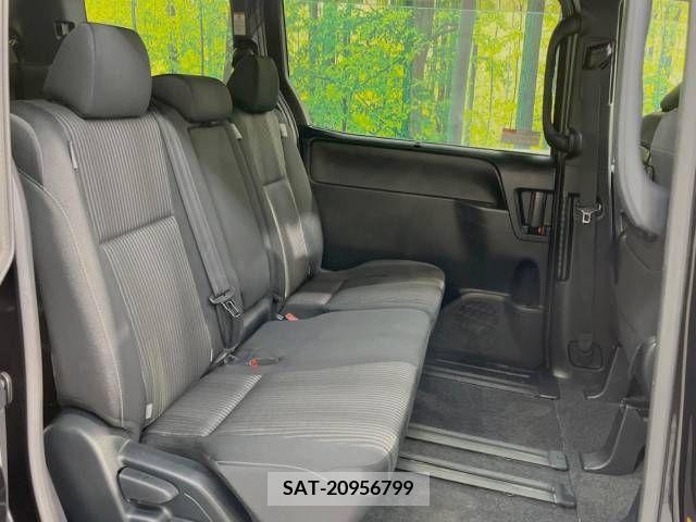 Toyota VOXY 2017-07 228417-9