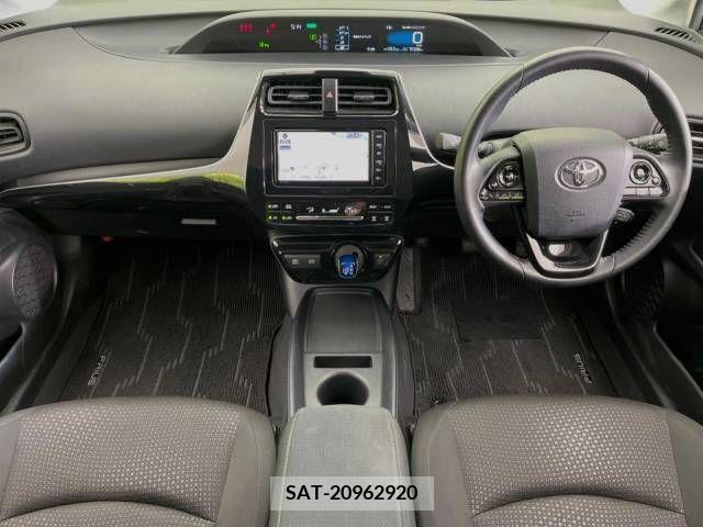 Toyota PRIUS 2021-04 372928-1