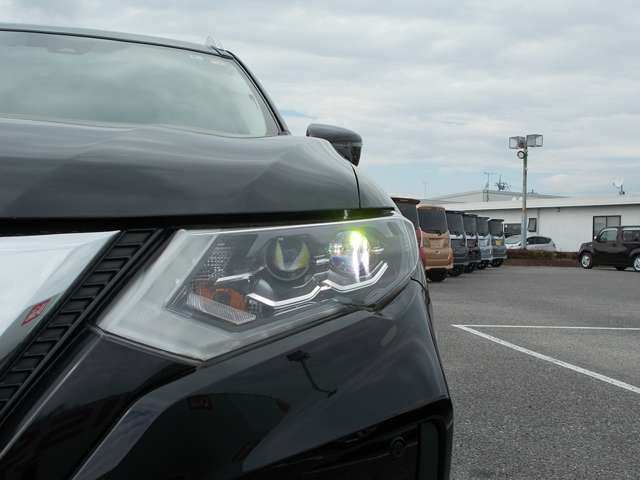 Nissan X-TRAIL 2018-08 10220-11
