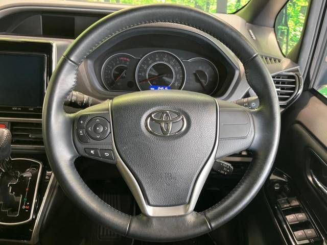 Toyota VOXY 2018-10 5480-11