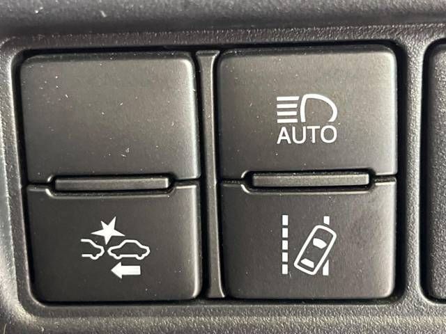 Toyota VOXY 2018-10 5480-5