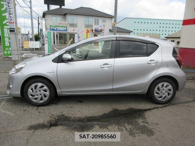 Toyota AQUA 2017-03 260843-6
