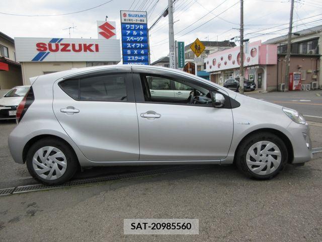 Toyota AQUA 2017-03 260843-7