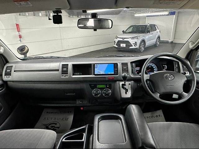 Toyota HIACE VAN 2011-08 10330-1