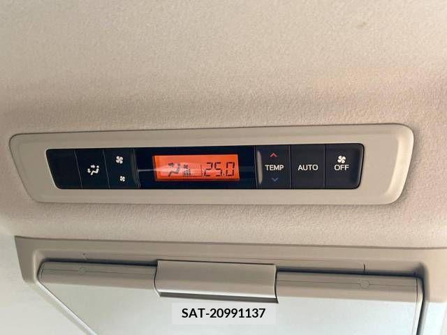 Toyota VOXY 2017-01 326473-5