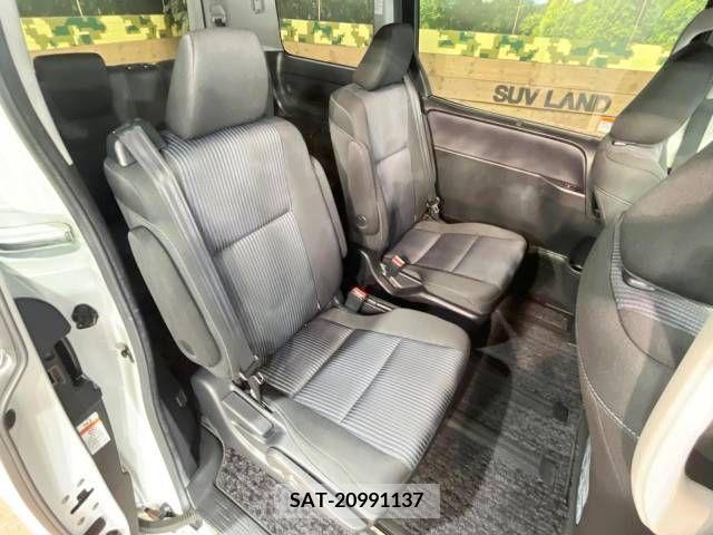 Toyota VOXY 2017-01 326473-9