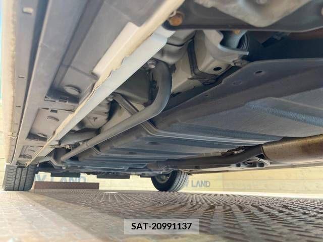Toyota VOXY 2017-01 326473-19