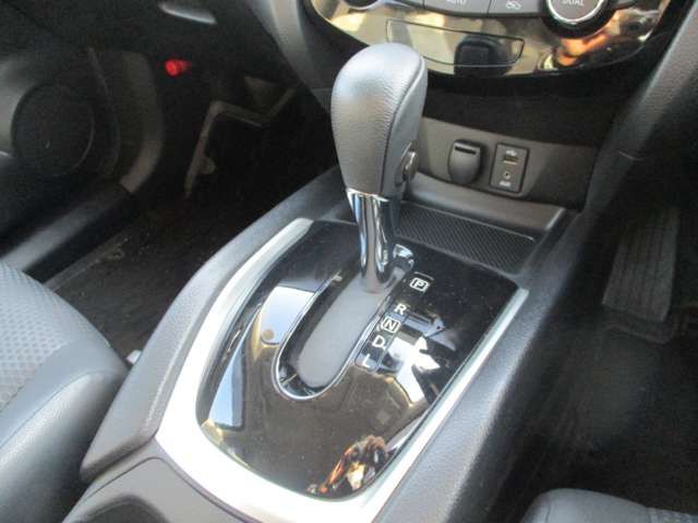 Nissan X-TRAIL 2015-03 180586-9