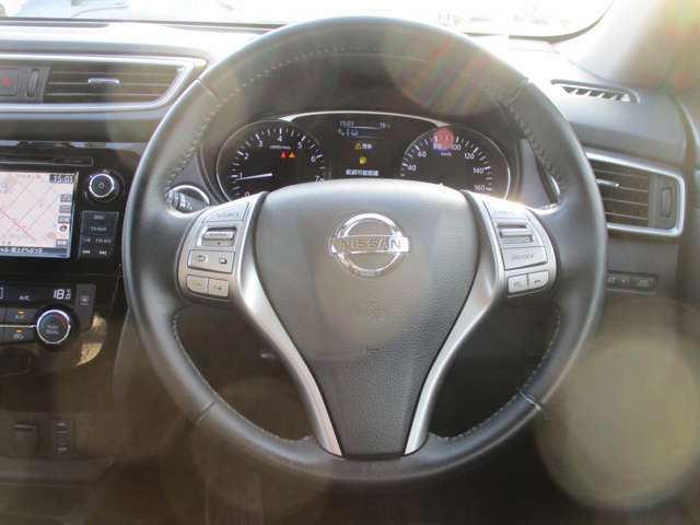 Nissan X-TRAIL 2015-03 180586-3