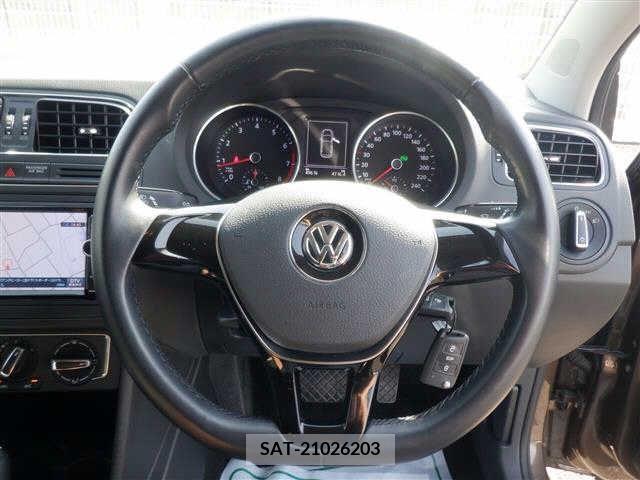 VolksWagen POLO 2016-03 239792-3