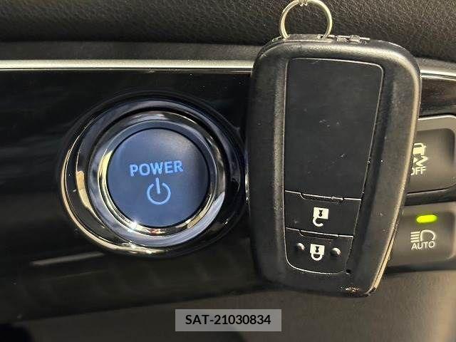 Toyota PRIUS 2017-06 281942-11