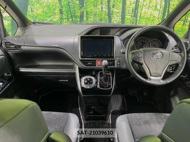 Toyota VOXY 2020-11 370472-1