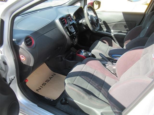 Nissan NOTE 2019-05 12076-3