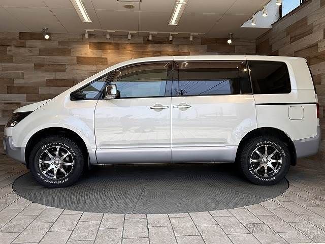 Mitsubishi DELICA D5 2010-07 9024-12