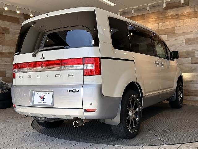Mitsubishi DELICA D5 2010-07 9024-15