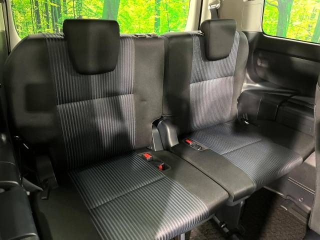 Toyota VOXY 2014-02 13923-9