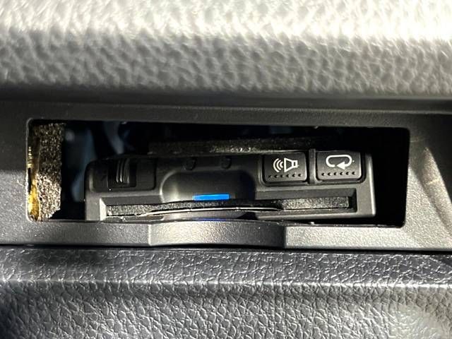 Toyota VOXY 2014-02 13923-5